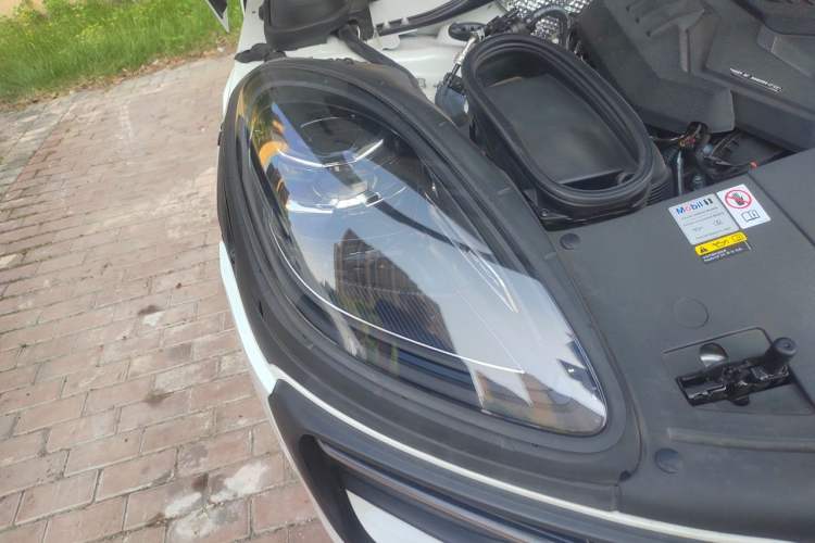 Used Porsche Macan 2022 Macan T 2.0T Right Front Headlight