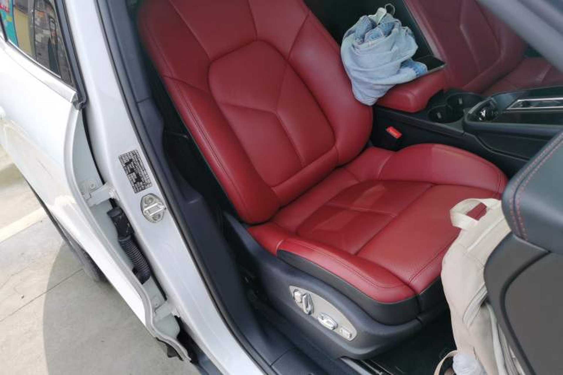 Used Porsche Macan 2022 Macan 2.0T Right Front Seat