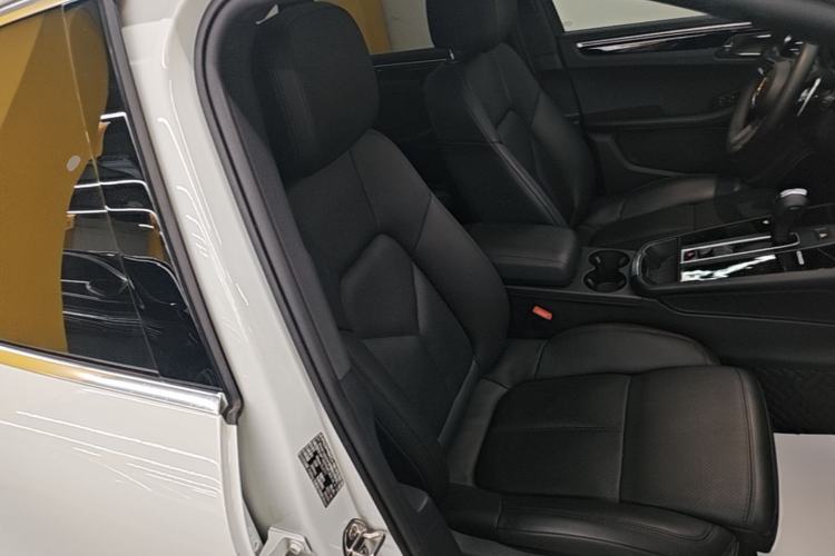 Used Porsche Macan 2022 Macan S 2.9T Right Front Seat