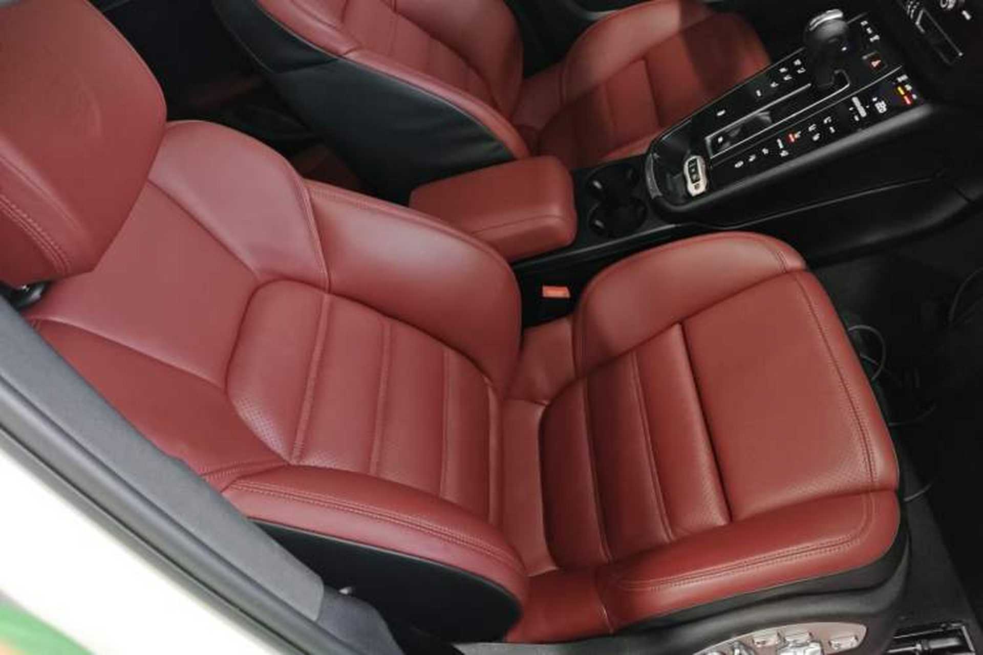 Used Porsche Macan 2022 Macan 2.0T Right Front Seat