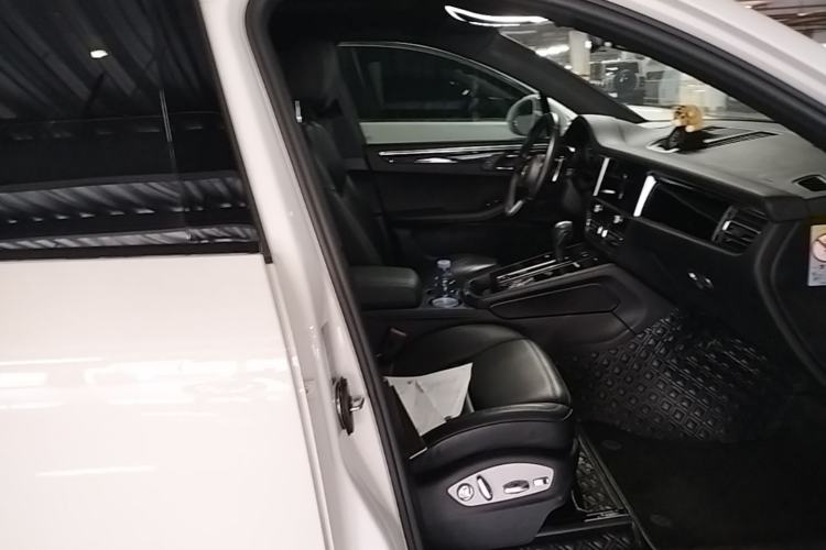 Used Porsche Macan 2022 Macan S 2.9T Right Front Seat