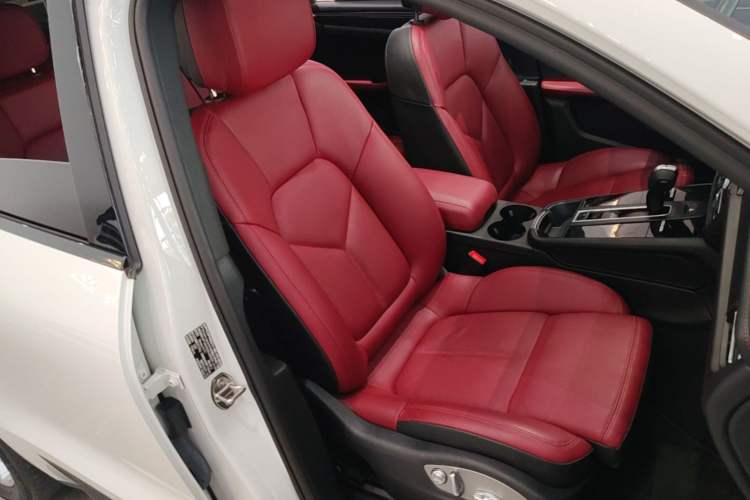 Used Porsche Macan 2022 Macan 2.0T Right Front Seat