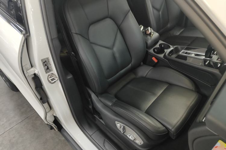 Used Porsche Macan 2022 Macan 2.0T Right Front Seat