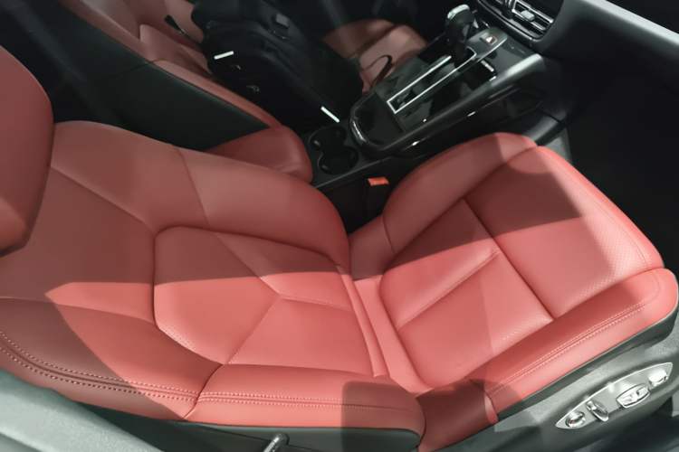 Used Porsche Macan 2022 Macan 2.0T Right Front Seat