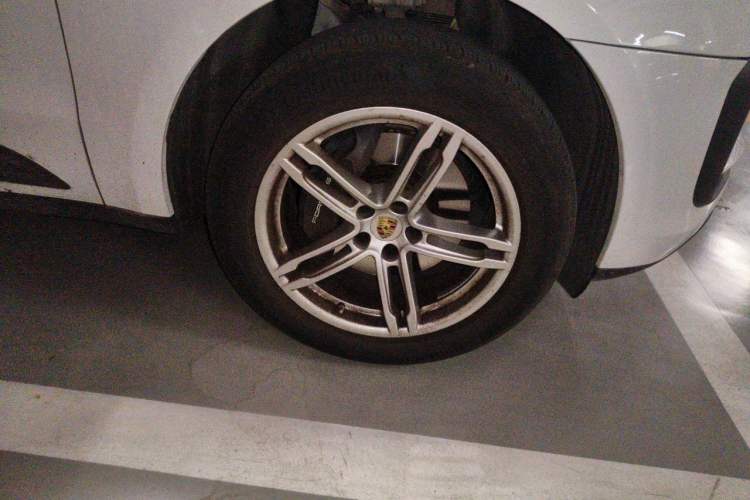 Used Porsche Macan 2022 Macan 2.0T Right Front Wheel Hub