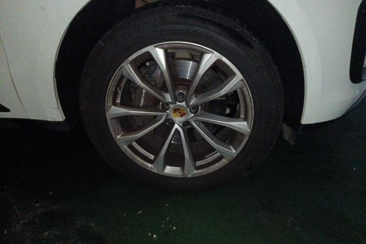 Used Porsche Macan 2022 Macan 2.0T Right Front Wheel Hub