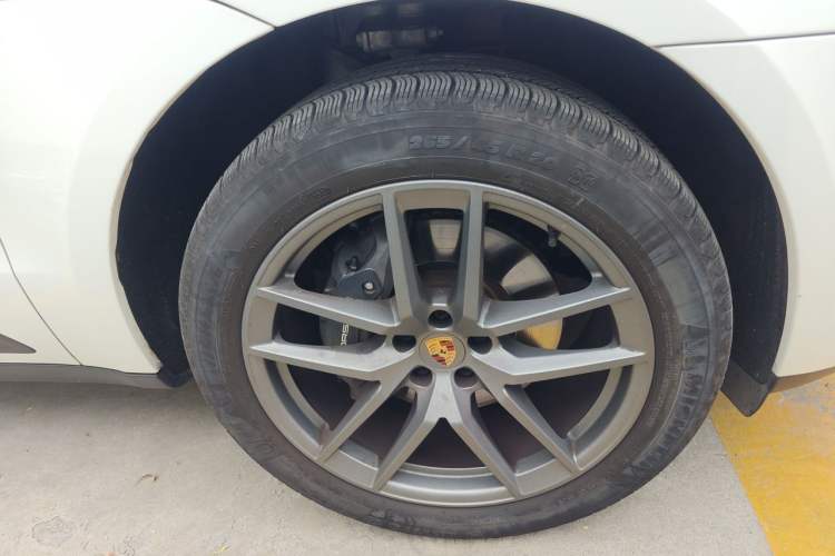 Used Porsche Macan 2022 Macan 2.0T Right Front Wheel Hub