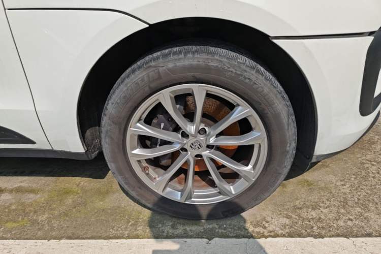 Used Porsche Macan 2022 Macan 2.0T Right Front Wheel Hub