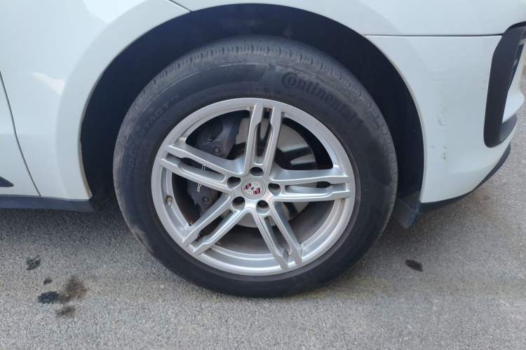 Used Porsche Macan 2022 Macan 2.0T Right Front Wheel Hub