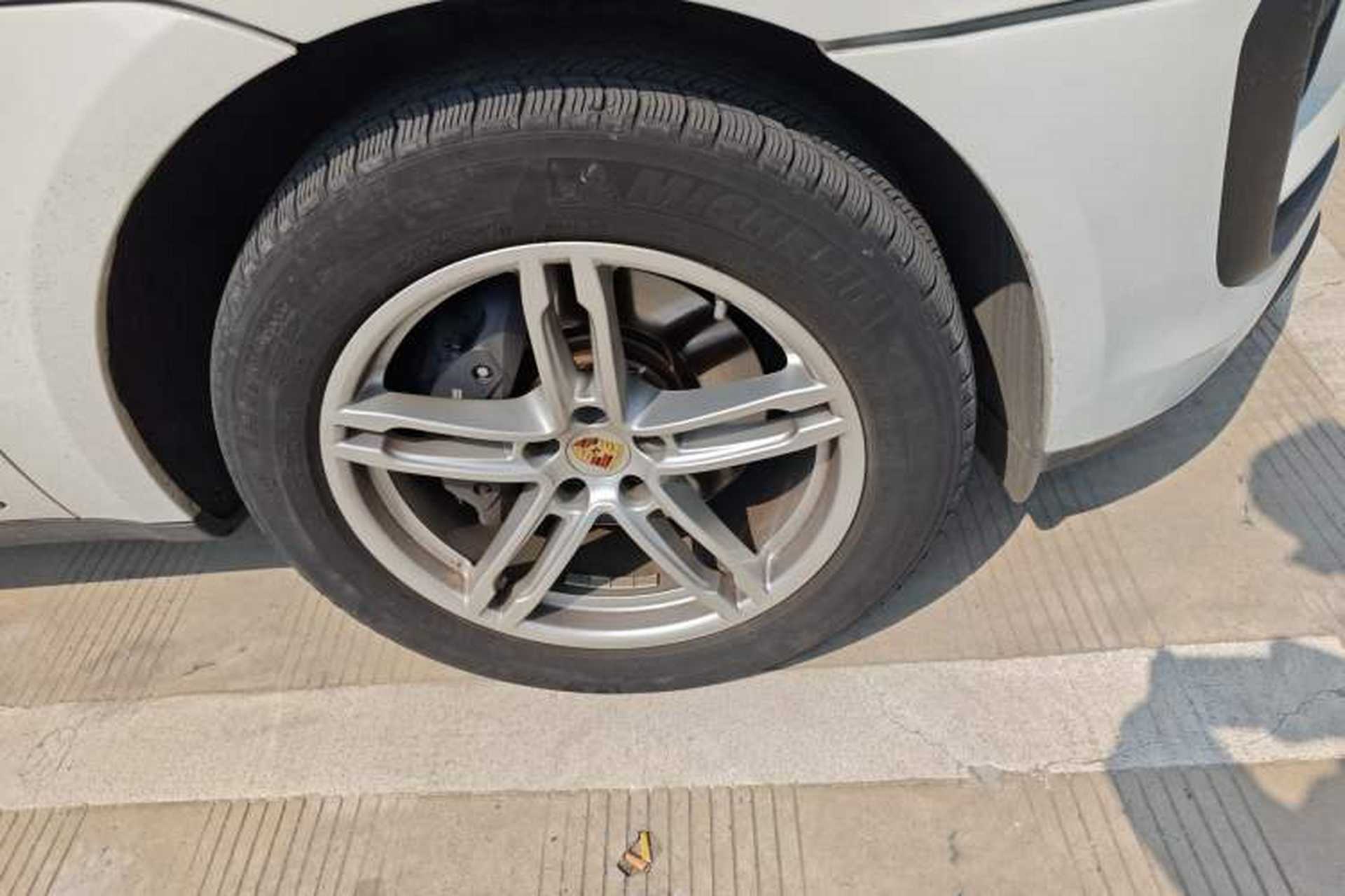 Used Porsche Macan 2022 Macan 2.0T Right Front Wheel Hub