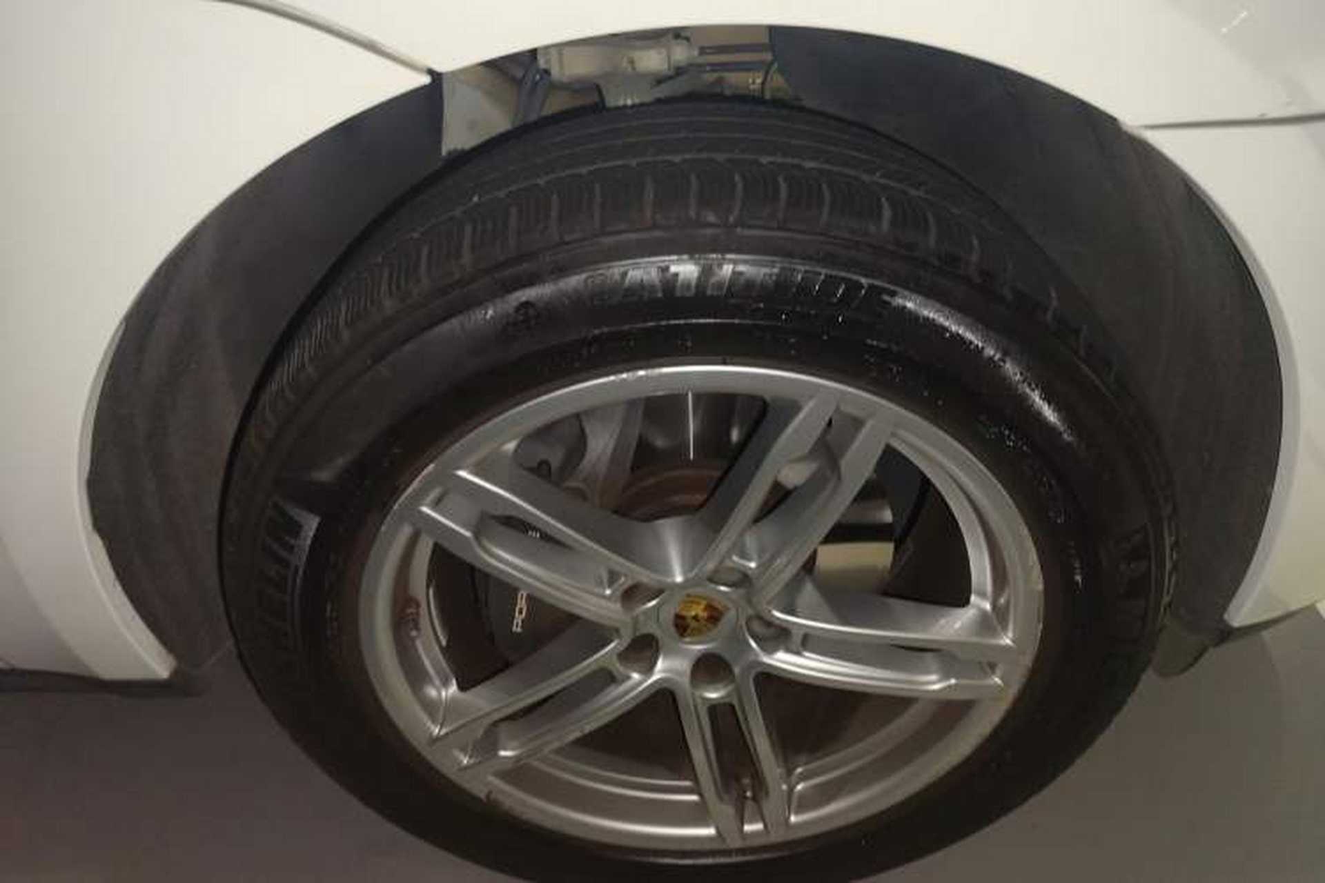 Used Porsche Macan 2022 Macan 2.0T Right Front Wheel Hub