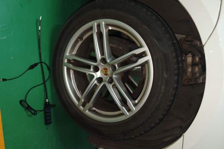 Used Porsche Macan 2022 Macan 2.0T Right Front Wheel Hub