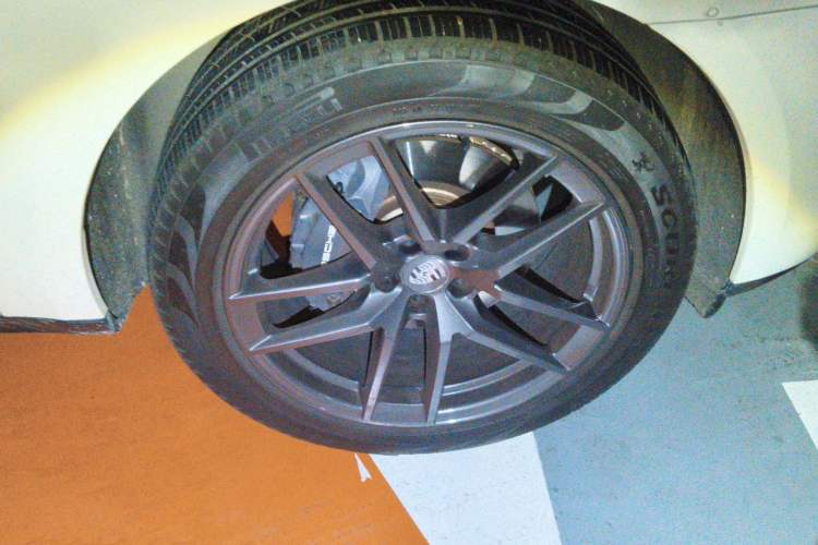 Used Porsche Macan 2022 Macan T 2.0T Right Front Wheel Hub