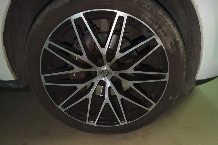 Used Porsche Macan 2022 Macan 2.0T Right Front Wheel Hub