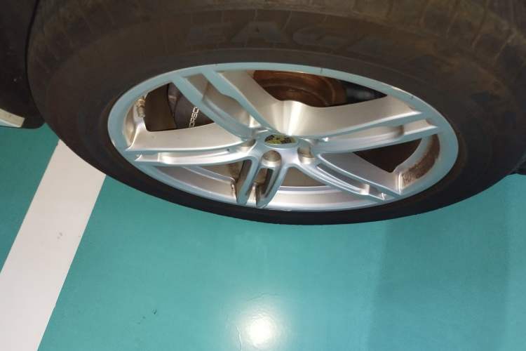 Used Porsche Macan 2022 Macan 2.0T Right Front Wheel Hub