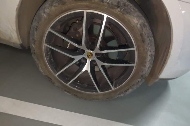 Used Porsche Macan 2022 Macan 2.0T Right Front Wheel Hub