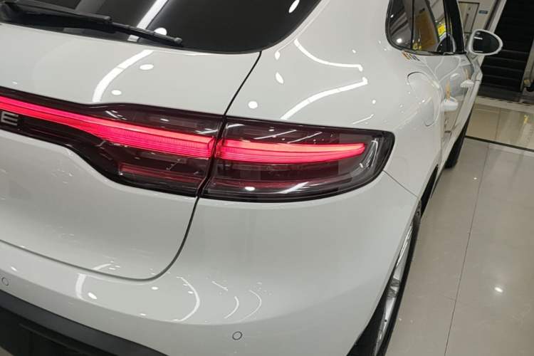 Used Porsche Macan 2022 Macan 2.0T Right Rear Taillight