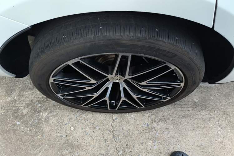 Used Porsche Macan 2022 Macan 2.0T Right Rear Wheel Hub