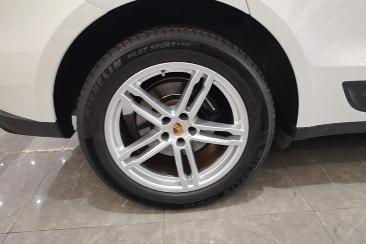 Used Porsche Macan 2022 Macan 2.0T Right Rear Wheel Hub