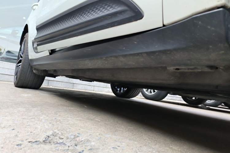Used Porsche Macan 2022 Macan 2.0T Right Side Sill