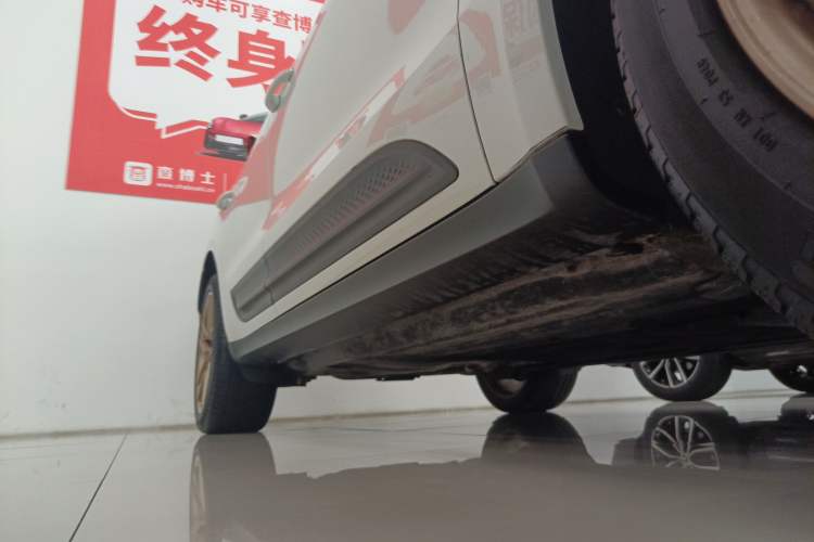 Used Porsche Macan 2022 Macan 2.0T Right Side Sill