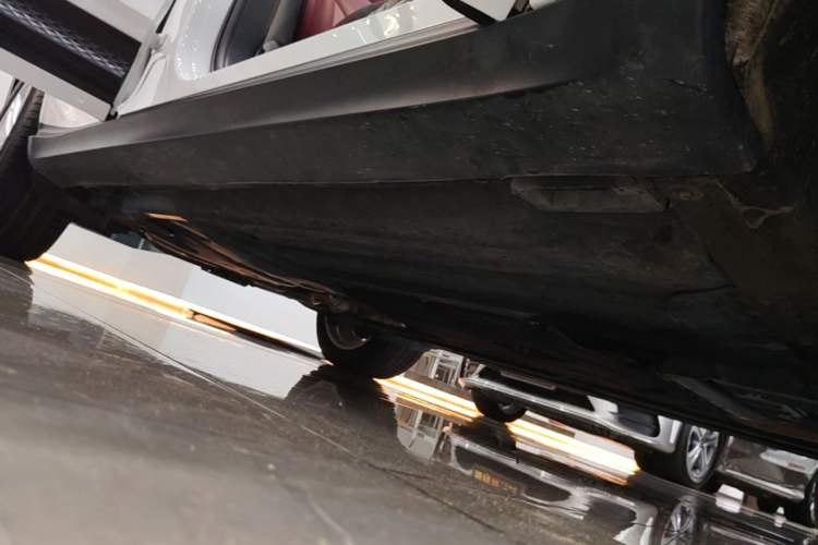 Used Porsche Macan 2022 Macan 2.0T Right Side Sill