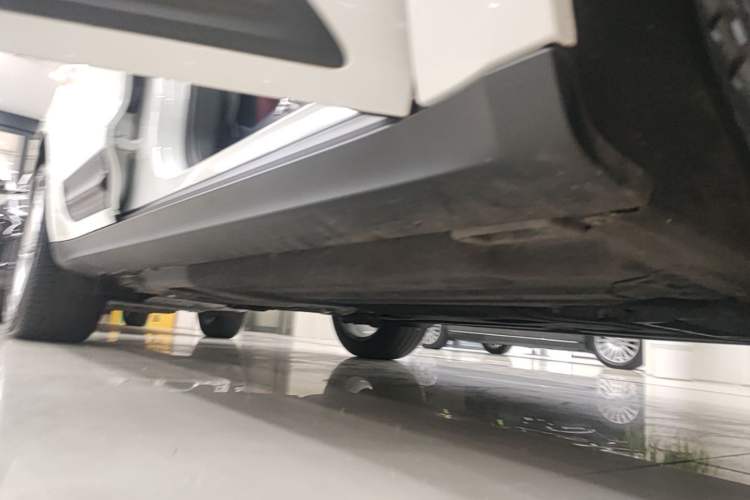 Used Porsche Macan 2022 Macan 2.0T Right Side Sill