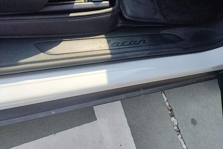 Used Porsche Macan 2022 Macan 2.0T Right Side Sill