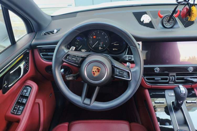Used Porsche Macan 2022 Macan 2.0T Steering Wheel
