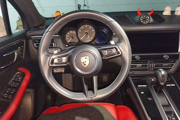 Used Porsche Macan 2022 Macan 2.0T Steering Wheel