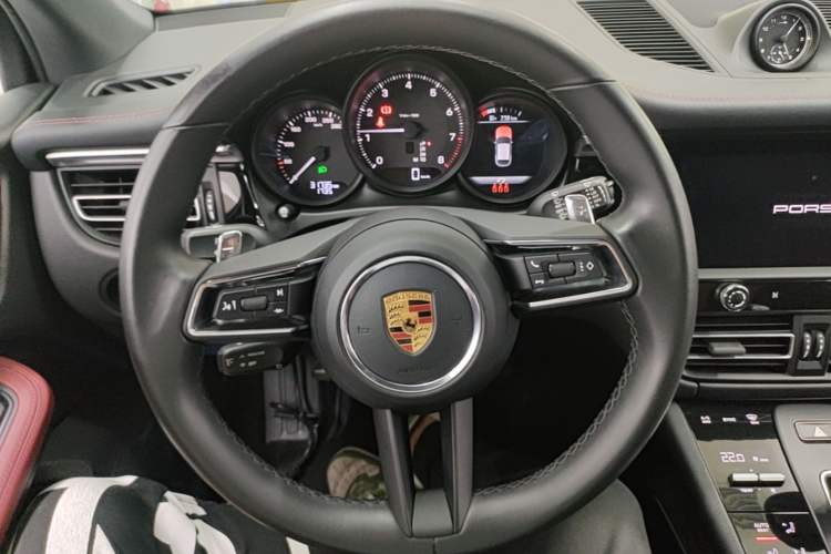 Used Porsche Macan 2022 Macan 2.0T Steering Wheel
