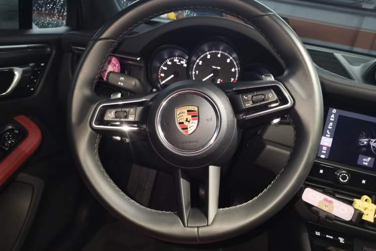 Used Porsche Macan 2022 Macan 2.0T Steering Wheel