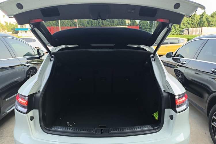 Used Porsche Macan 2022 Macan 2.0T Trunk