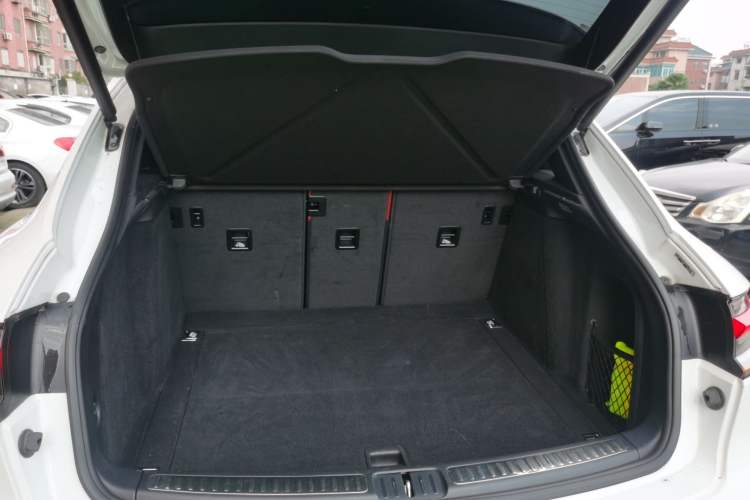 Used Porsche Macan 2022 Macan 2.0T Trunk