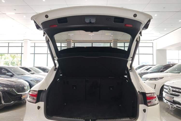 Used Porsche Macan 2022 Macan 2.0T Trunk