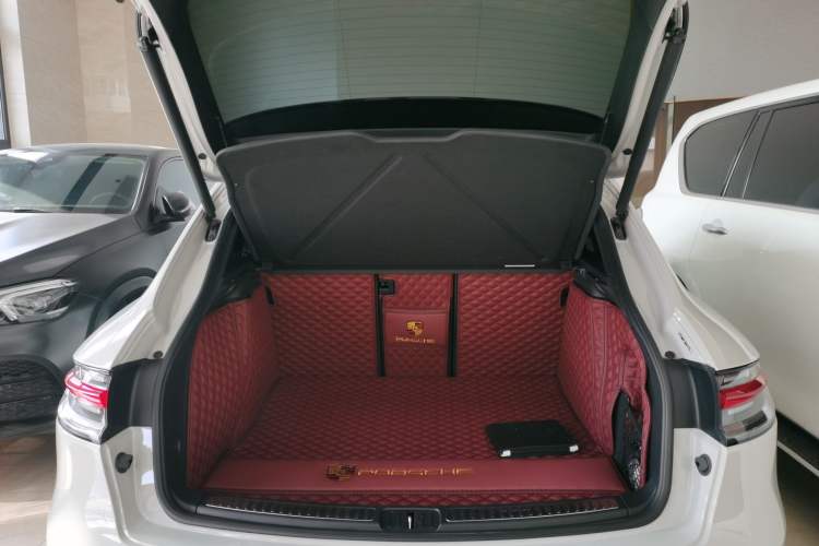 Used Porsche Macan 2022 Macan 2.0T Trunk