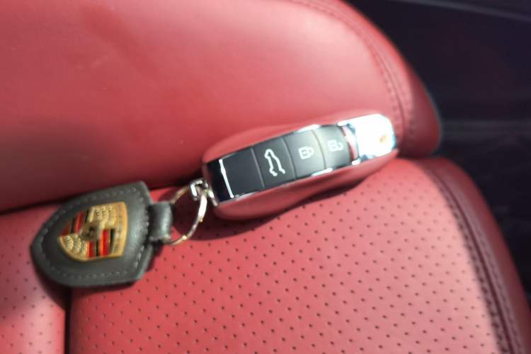 Used Porsche Macan 2022 Macan 2.0T Vehicle Key