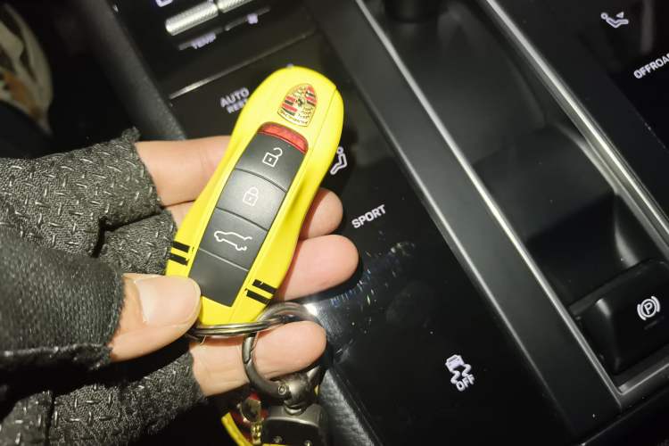Used Porsche Macan 2022 Macan 2.0T Vehicle Key
