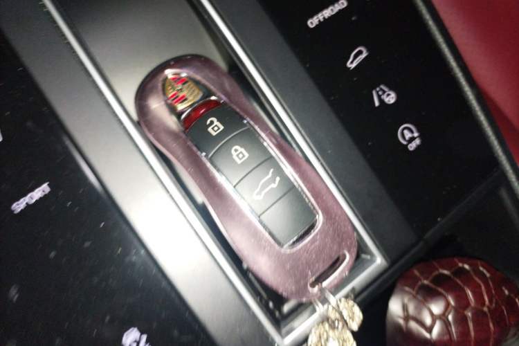 Used Porsche Macan 2022 Macan 2.0T Vehicle Key