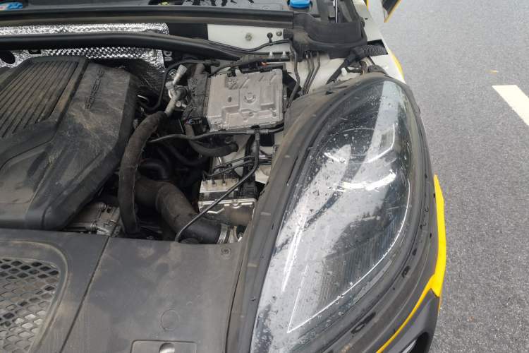 Used Porsche Macan 2022 Macan 2.0T Engine Bay Left