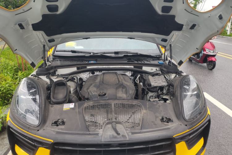 Used Porsche Macan 2022 Macan 2.0T Engine Bay