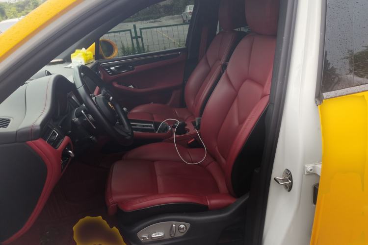 Used Porsche Macan 2022 Macan 2.0T Left Front Seat
