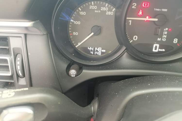 Used Porsche Macan 2022 Macan 2.0T Odometer Close Up