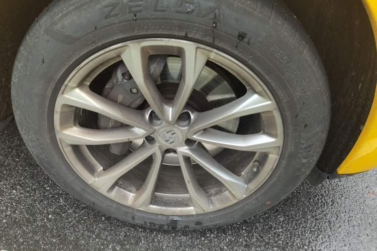 Used Porsche Macan 2022 Macan 2.0T Right Front Wheel Hub