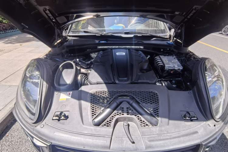 Used Porsche Macan 2023 Macan S 2.9T Engine Bay