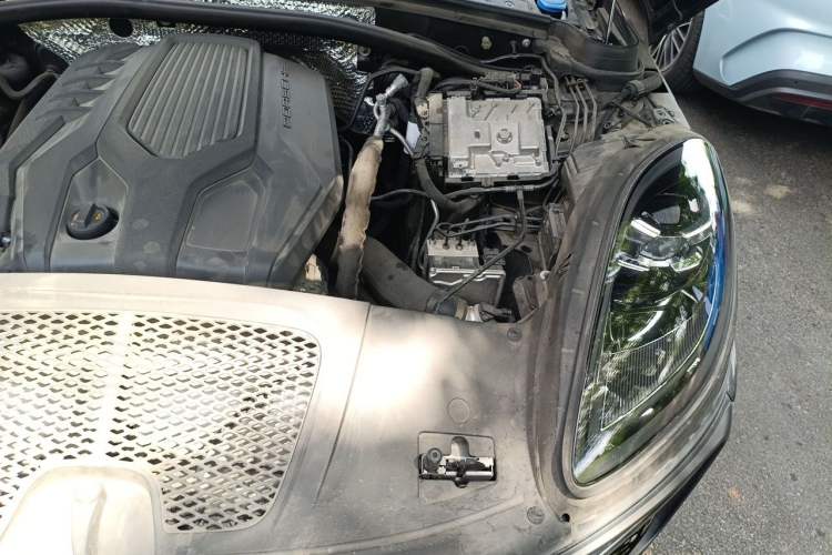 Used Porsche Macan 2023 Macan 2.0T Engine Bay Left