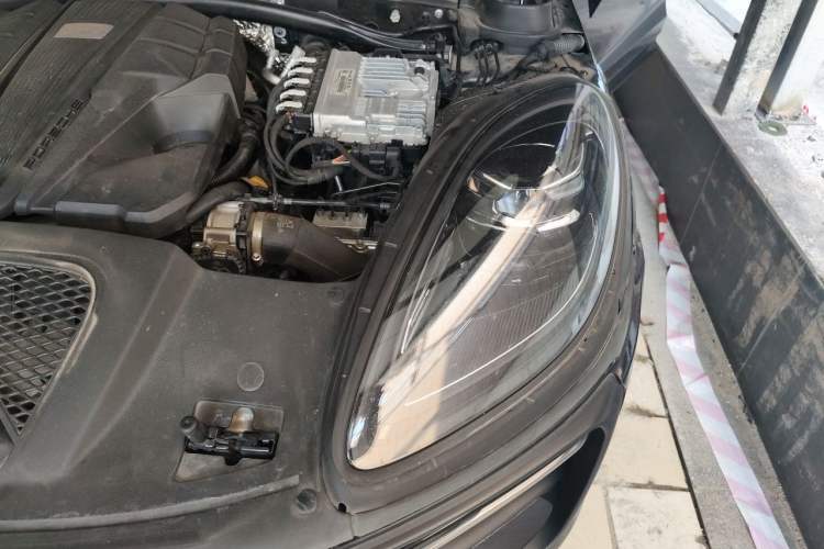 Used Porsche Macan 2023 Macan S 2.9T Engine Bay Left