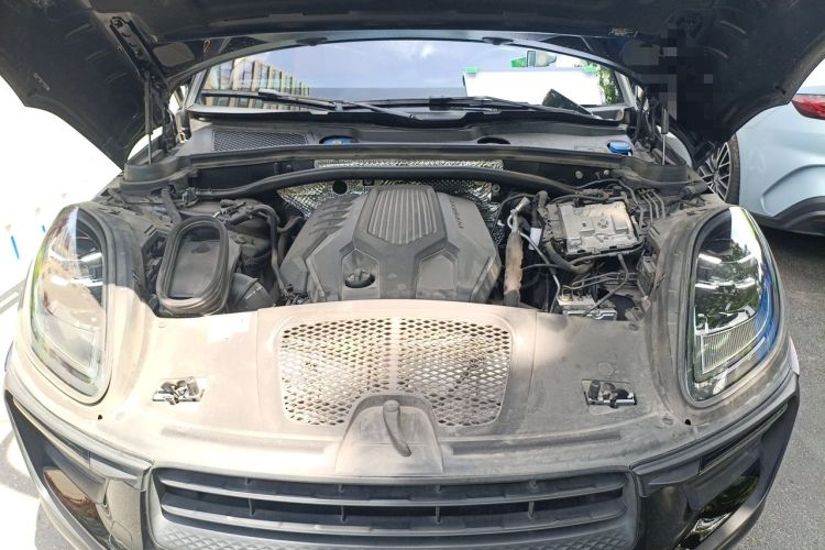 Used Porsche Macan 2023 Macan 2.0T Engine Bay