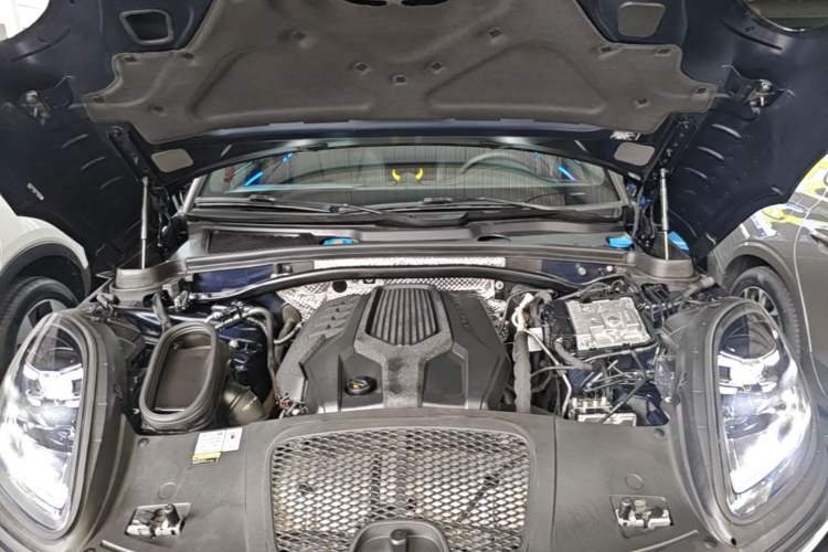 Used Porsche Macan 2023 Macan 2.0T Engine Bay