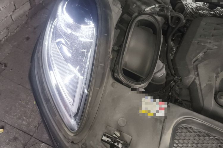 Used Porsche Macan 2023 Macan 2.0T Engine Bay Right